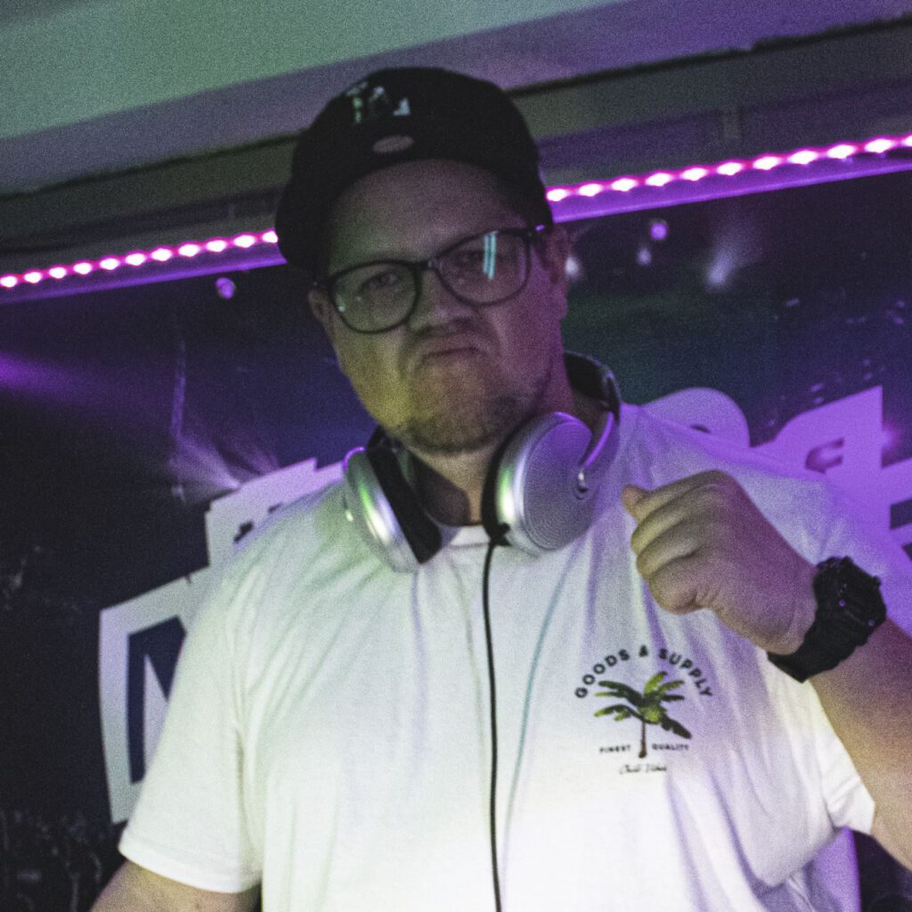 DJ Elder Parasite, front shot, during a set at the Noize of Germany #NOG - #Bassface